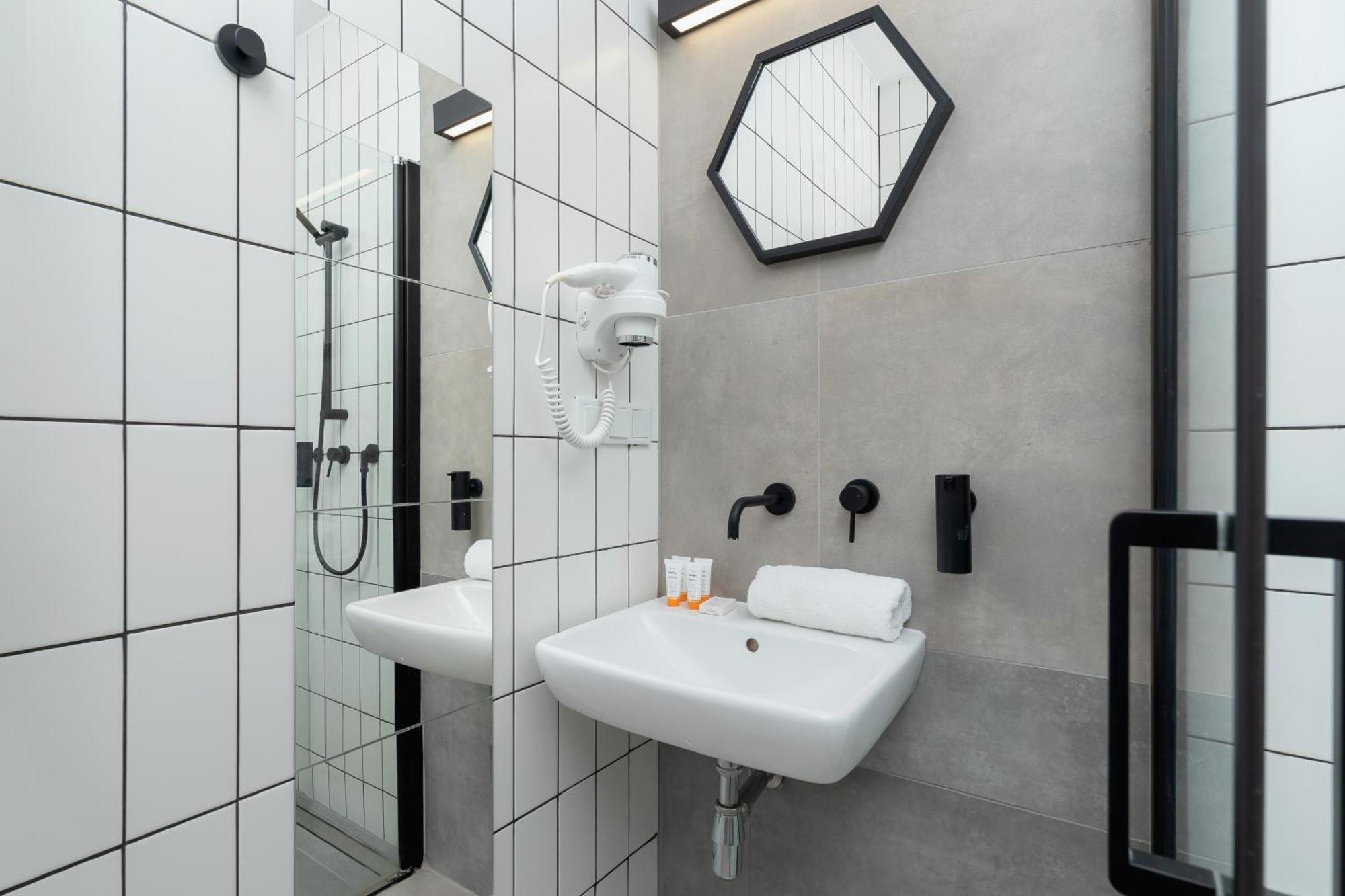 Apartment Cracow Miodowa 42 Elegant By Renters *