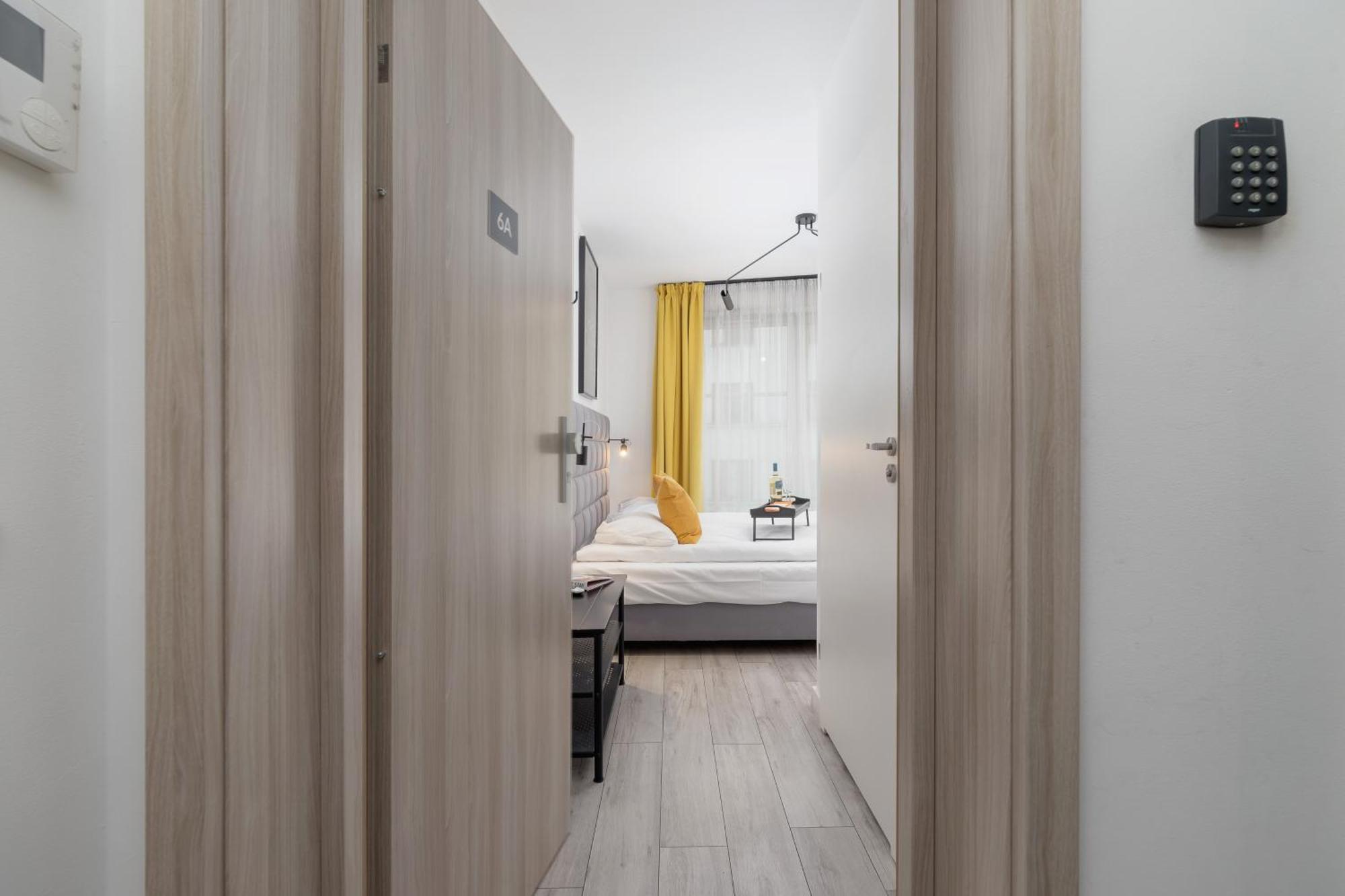 Apartment Cracow Miodowa 42 Elegant By Renters *