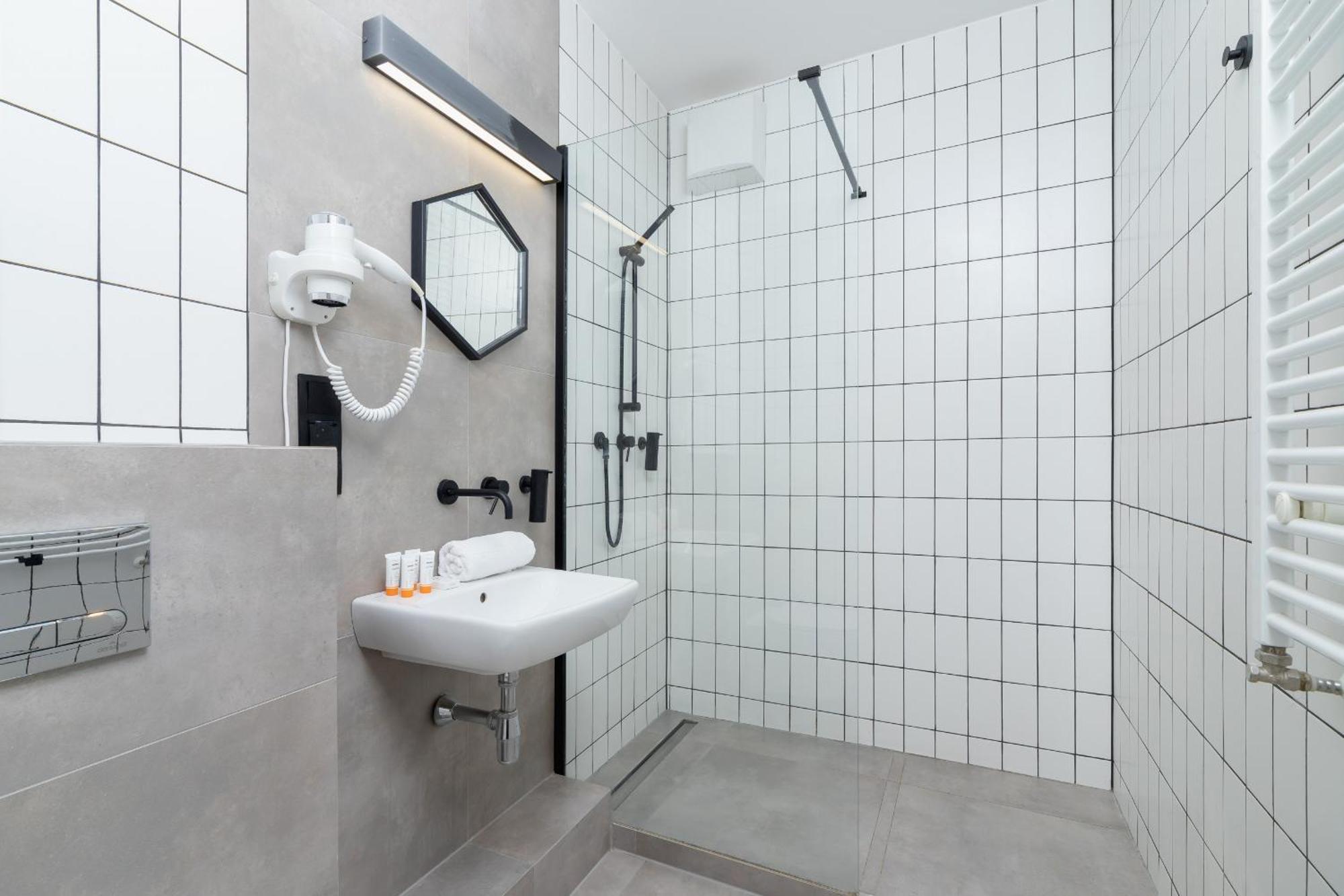 Cracow Miodowa 42 Elegant By Renters Krakow