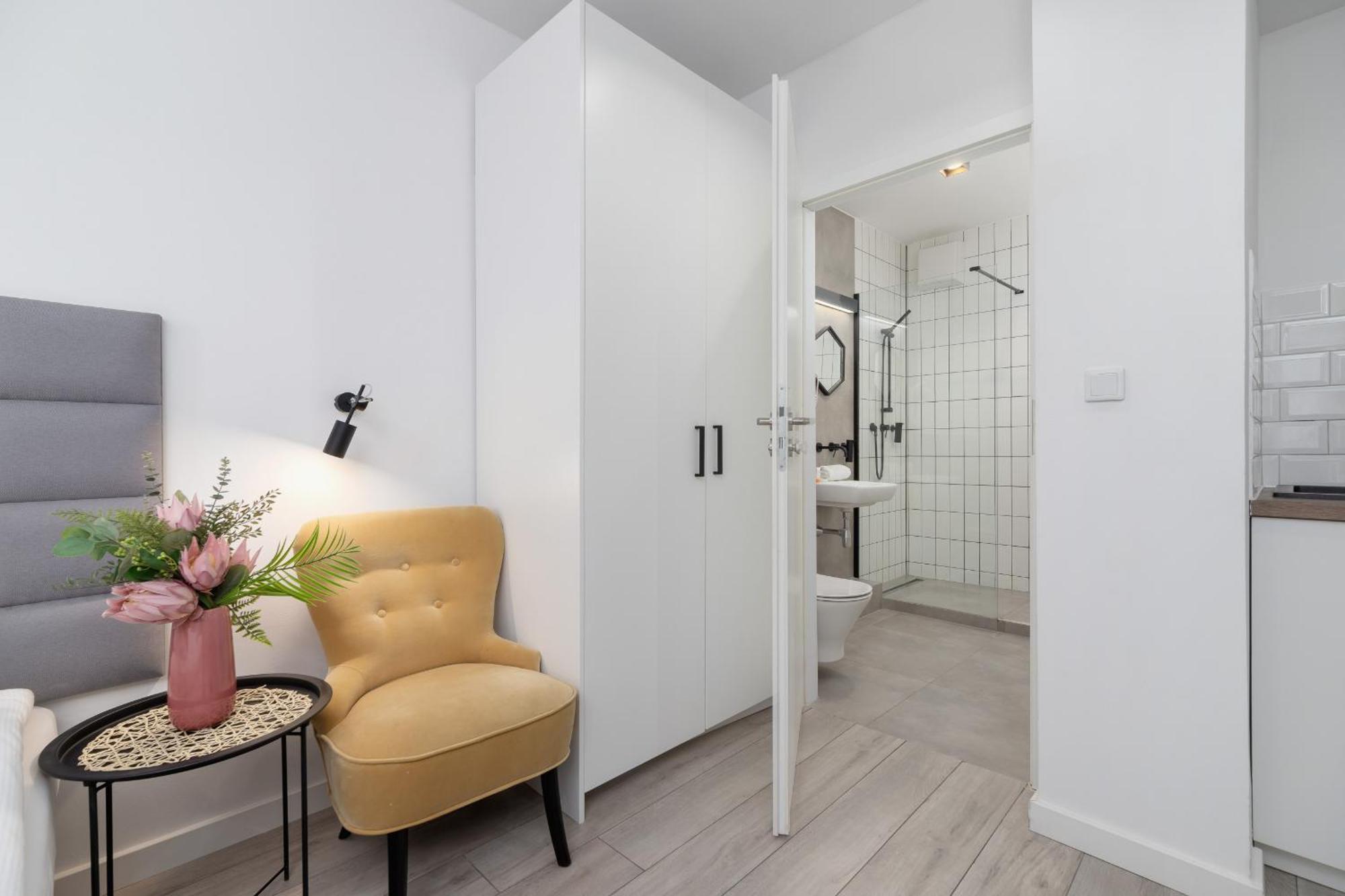 Cracow Miodowa 42 Elegant By Renters